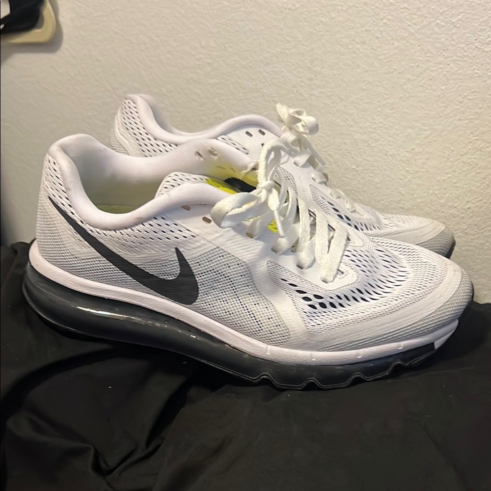 Nike White and Black Athletic Shoes with Breathable Mesh